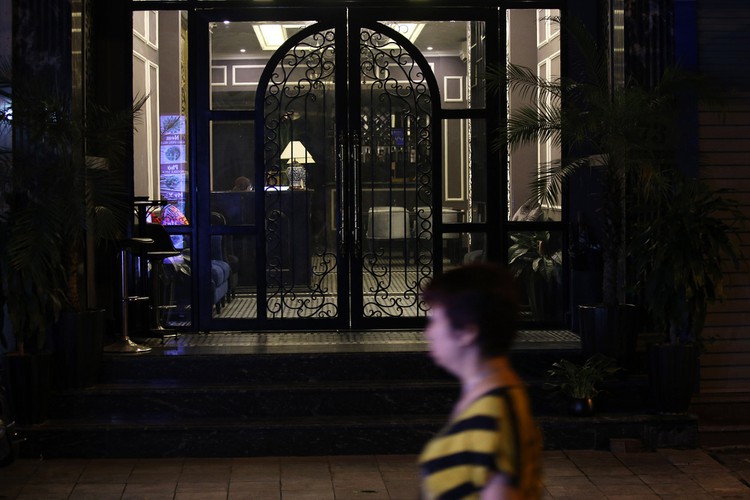 hanoi old quarter street falls quiet amid covid-19 fears hinh 7