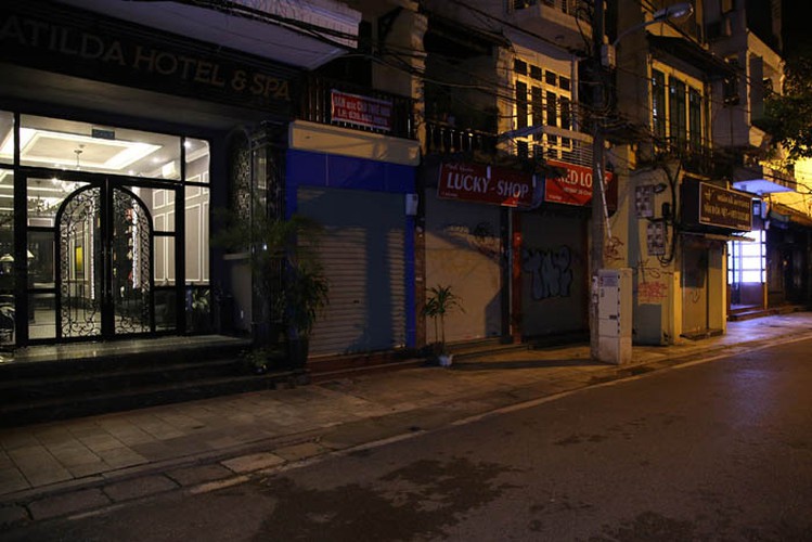 hanoi old quarter street falls quiet amid covid-19 fears hinh 9