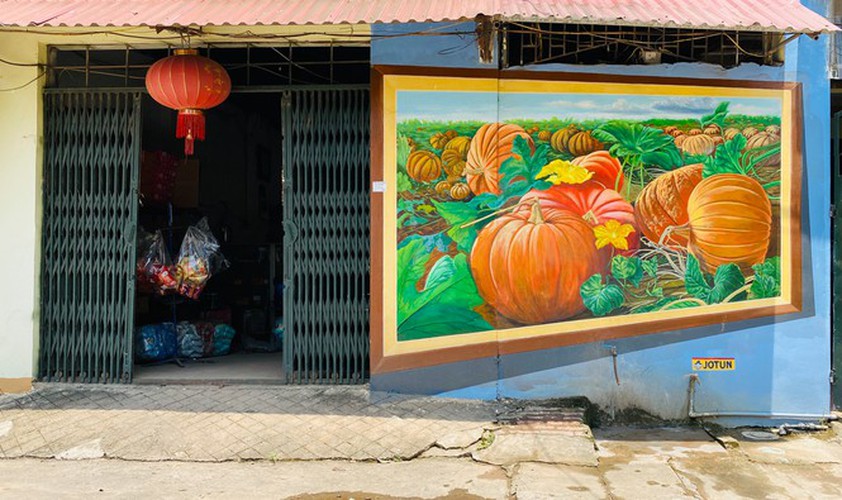 a close-up of largest mural paintings in hanoi hinh 11