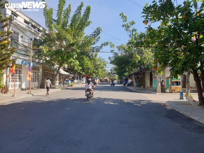 a view of hoi an on first day after lifting of social distancing order hinh 5