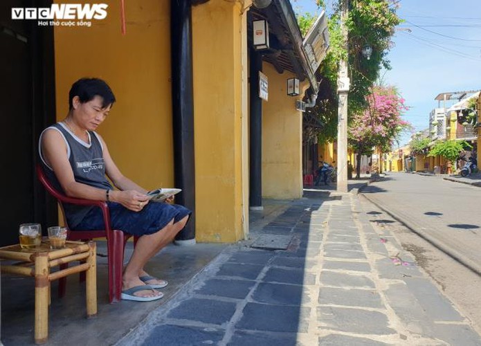 a view of hoi an on first day after lifting of social distancing order hinh 9