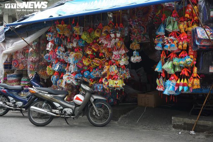 lantern making village in hcm city quiet ahead of mid-autumn festival hinh 6