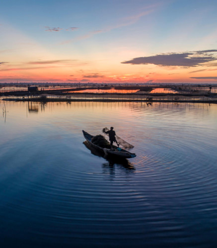 discovering magnificent sunrise of chuon lagoon in thua thien hue hinh 3