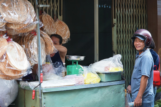 ba hoa market in hcm city enjoys brisk trade for doan ngo festival hinh 10