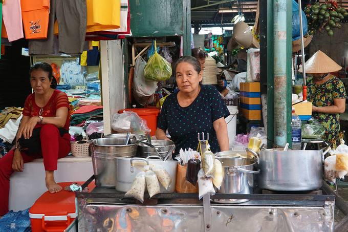 ba hoa market in hcm city enjoys brisk trade for doan ngo festival hinh 9