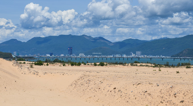 picturesque giant sand dunes of quy nhon hinh 1