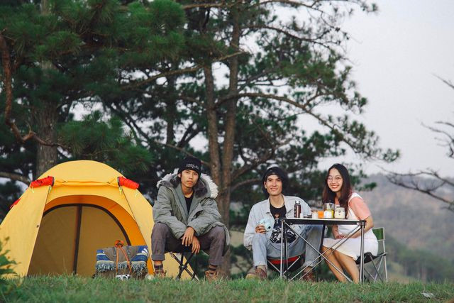 cloud hunting and camping prove popular with young travelers to da lat hinh 2