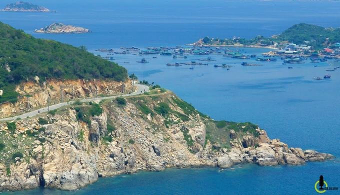 discovering stunning winding coastal roads of vietnam hinh 5