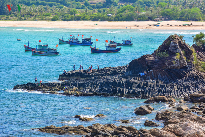 discovering stunning natural landscapes of phu yen in summer hinh 4