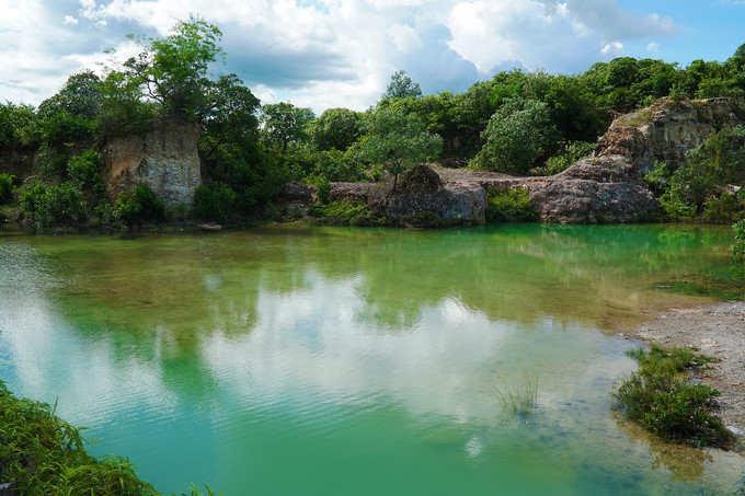 discovering pristine turquoise lake in an giang’s ta pa mountain hinh 3