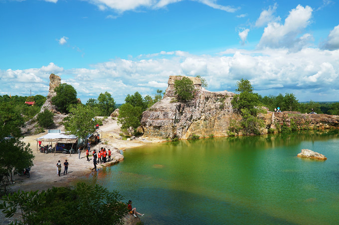 discovering pristine turquoise lake in an giang’s ta pa mountain hinh 5