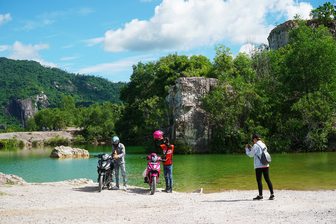 discovering pristine turquoise lake in an giang’s ta pa mountain hinh 6