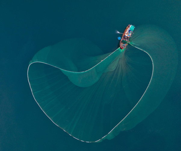 dramatic images of fishing nets captured from above in phu yen hinh 4