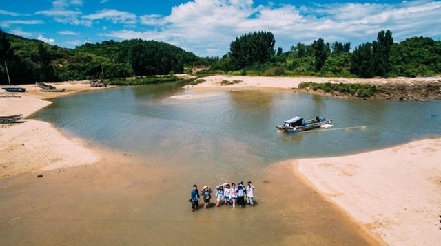 discovering unspoiled beauty of cai chien island in quang ninh hinh 2