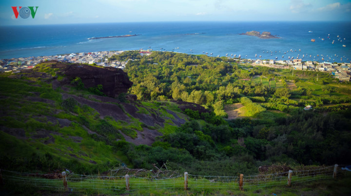 exploring stunning sunrise of phu quy island hinh 10