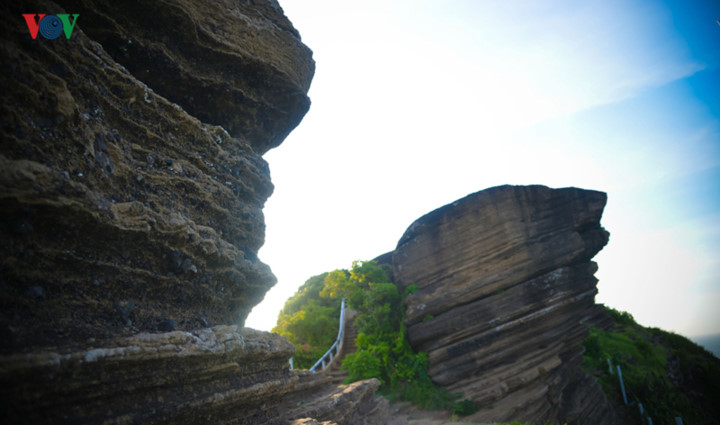 exploring stunning sunrise of phu quy island hinh 11