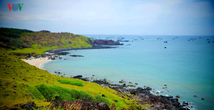 exploring stunning sunrise of phu quy island hinh 8