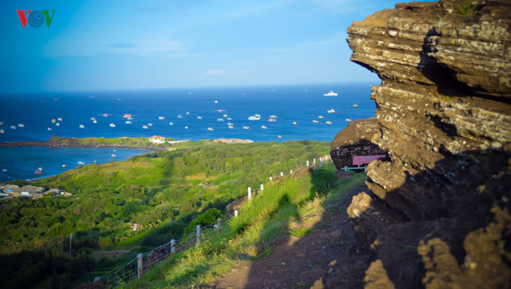 exploring stunning sunrise of phu quy island hinh 9