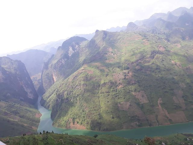 exploring southeast asia’s deepest canyon located in ha giang hinh 11