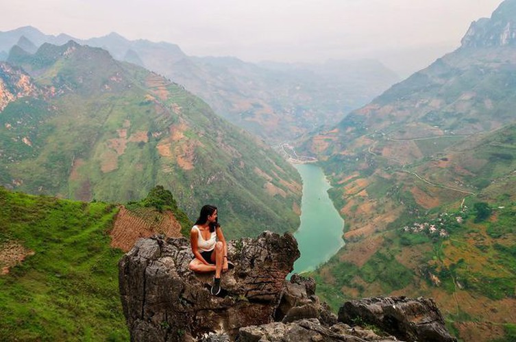 exploring southeast asia’s deepest canyon located in ha giang hinh 3