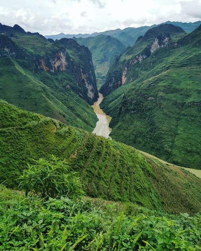 exploring southeast asia’s deepest canyon located in ha giang hinh 6