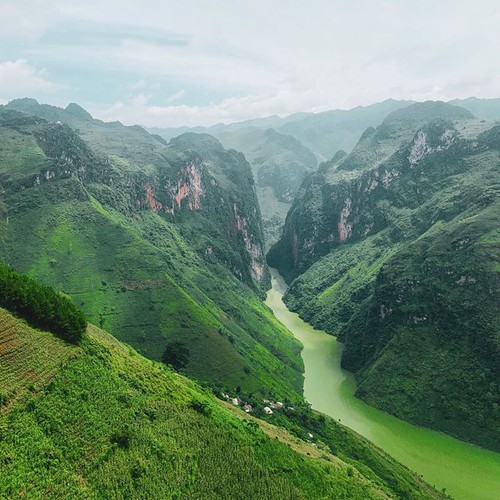 exploring southeast asia’s deepest canyon located in ha giang hinh 8