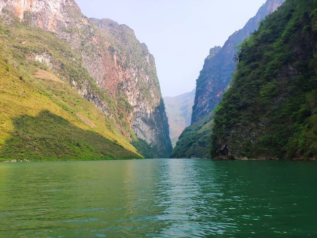 exploring southeast asia’s deepest canyon located in ha giang hinh 9