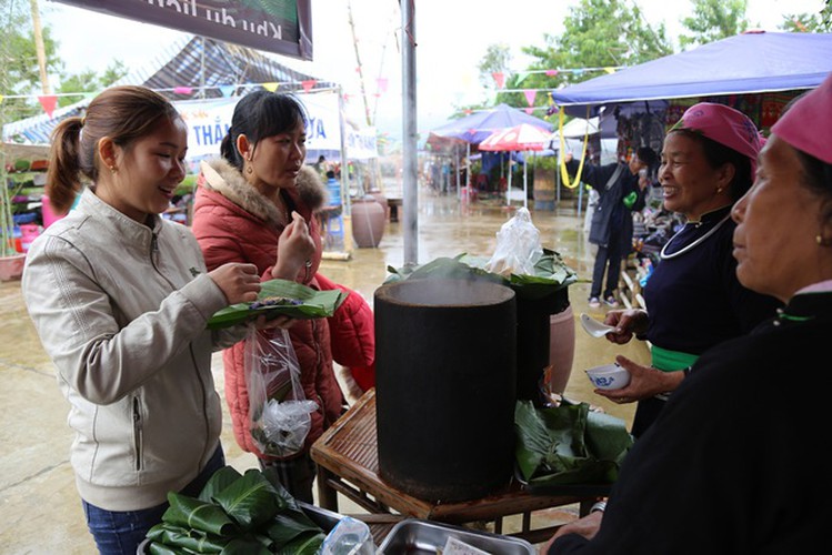 exploring sapa via the town’s famed cable car hinh 4