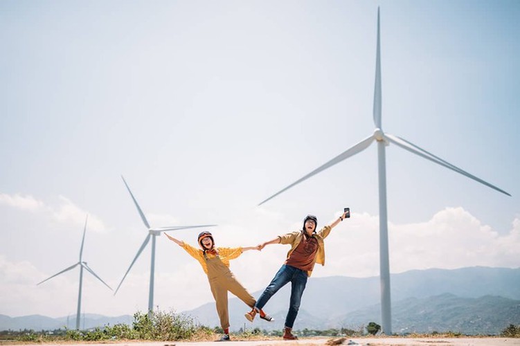 dam nai wind farm in phan rang proves a hit among young travelers hinh 3