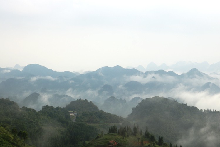 exploring quan ba heaven gate amid a sea of clouds in ha giang hinh 3