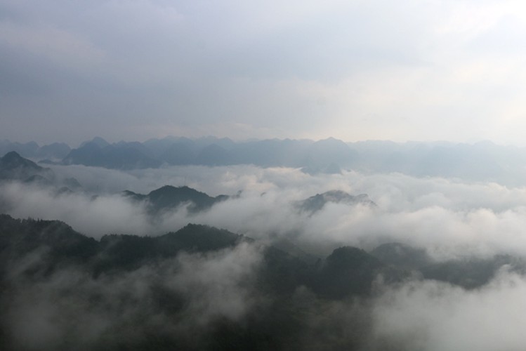 exploring quan ba heaven gate amid a sea of clouds in ha giang hinh 4