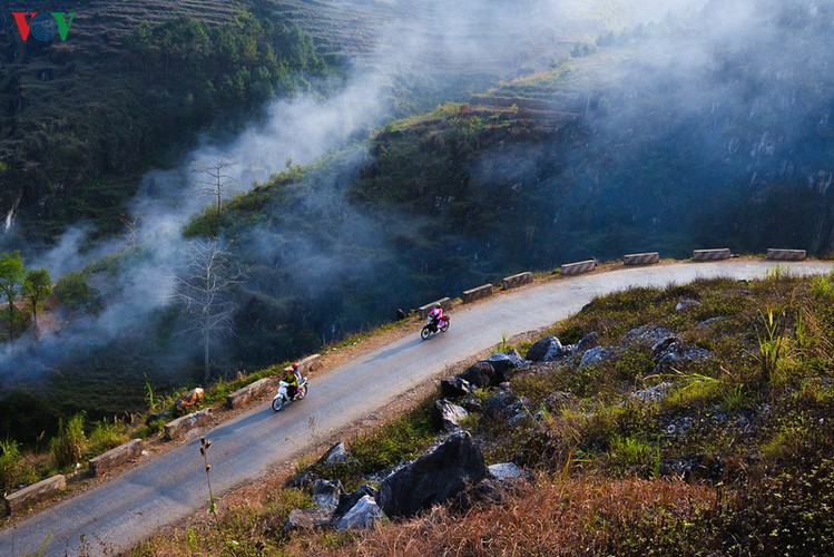 discovering hanh phuc winding road of ha giang hinh 12