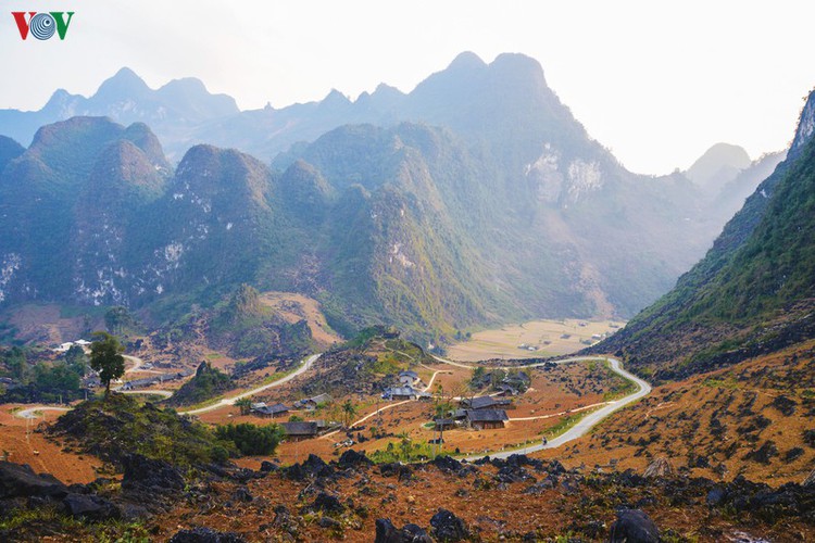 discovering hanh phuc winding road of ha giang hinh 13