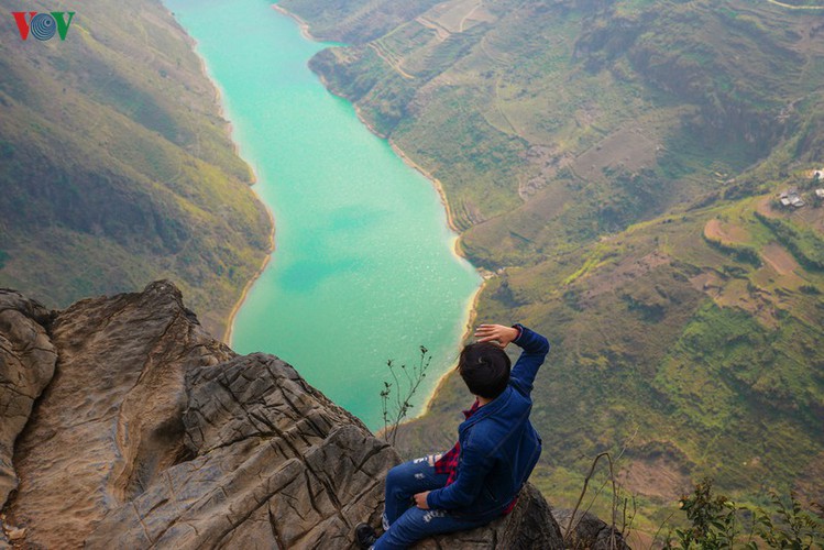 discovering hanh phuc winding road of ha giang hinh 1