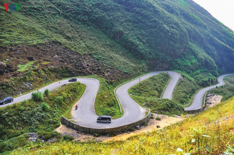 discovering hanh phuc winding road of ha giang hinh 4