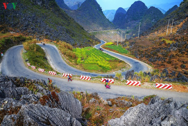 discovering hanh phuc winding road of ha giang hinh 7