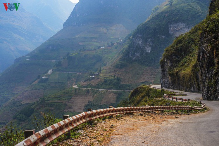 discovering hanh phuc winding road of ha giang hinh 8