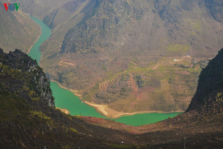 discovering hanh phuc winding road of ha giang hinh 9