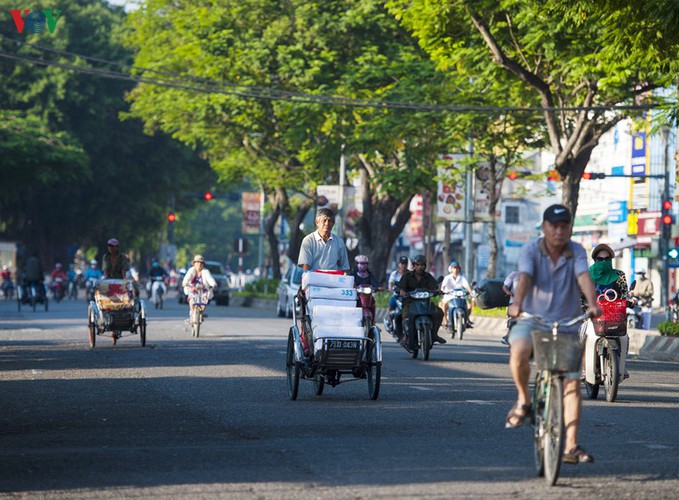 hue imperial city appears at its scenic best in autumn hinh 10