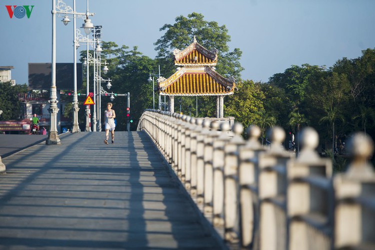 hue imperial city appears at its scenic best in autumn hinh 3