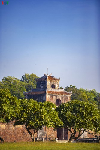 hue imperial city appears at its scenic best in autumn hinh 7