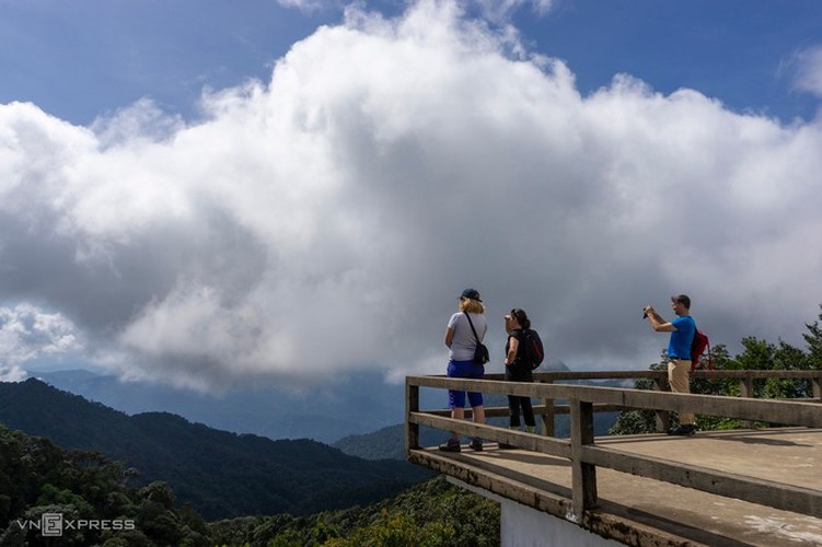 exploring breathtaking scenery from bach ma mountain peak hinh 3