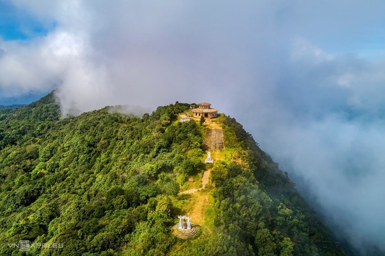 exploring breathtaking scenery from bach ma mountain peak hinh 4