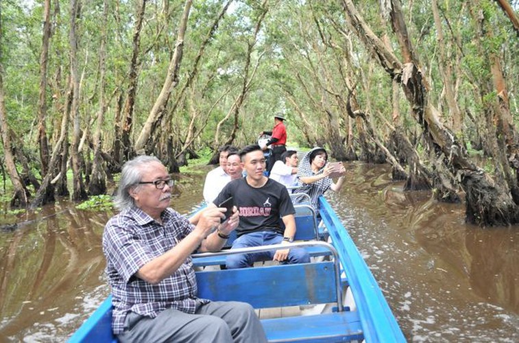 tra su indigo forest proves popular attraction among visitors hinh 10