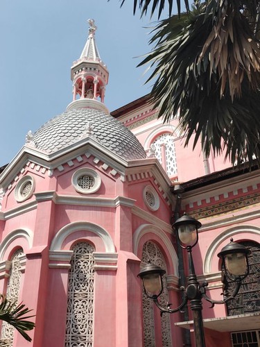 foreign tourists flock to view tan dinh church in hcm city hinh 9