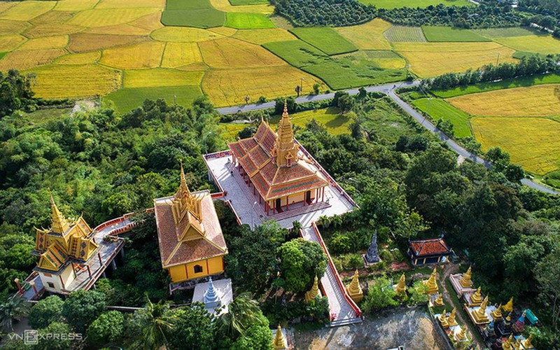 exploring picturesque ta pa paddy fields from height hinh 7