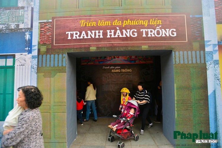 hang trong folk paintings go on display using 3d technology in hanoi hinh 1