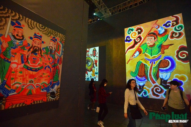 Hang Trong folk paintings go on display using 3D technology in Hanoi
