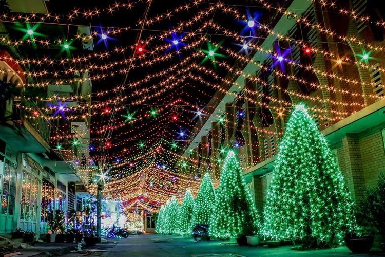 top 10 christmas check-in points in hcm city hinh 5