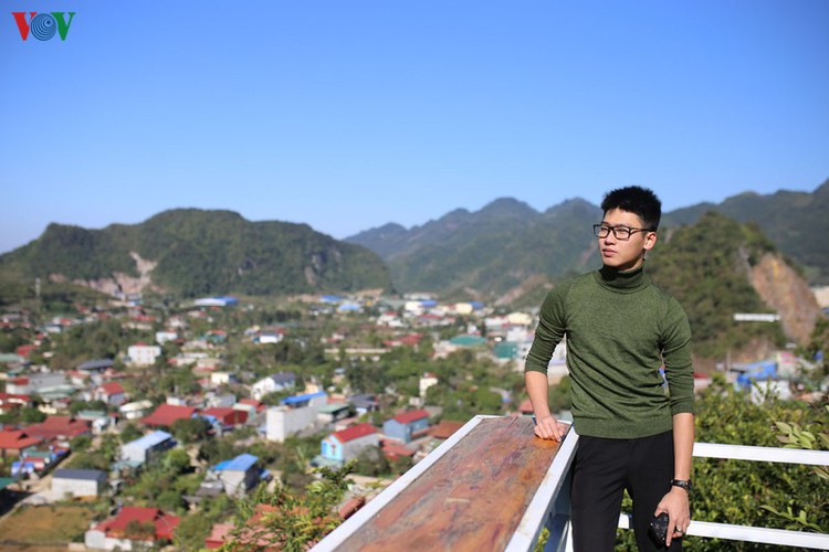 exploring pictureque moc mountain in moc chau hinh 10